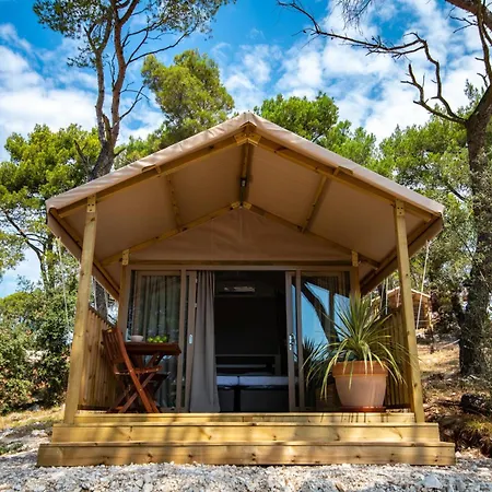 Arena One 99 Glamping Holiday park Pomer