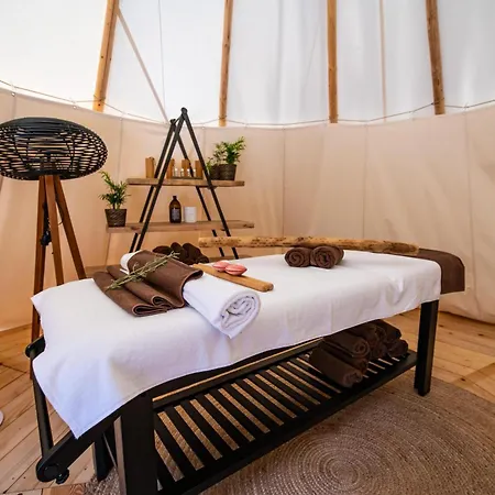 ホリデーパーク Arena One 99 Glamping ポメル