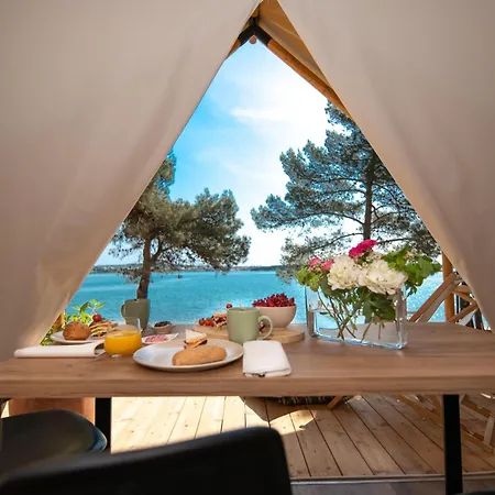 Arena One 99 Glamping Holiday park Pomer